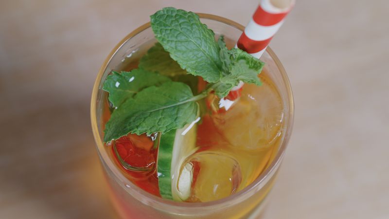 Video: How to make a Pimm’s Cup, the iconic drink of Wimbledon | CNN