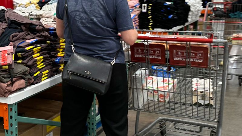 NextImg:US consumers are feeling the most optimistic since September 2021 | CNN Business