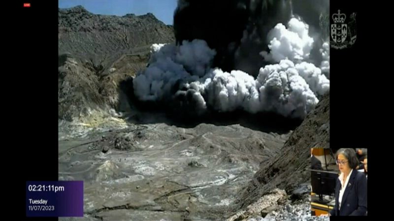 Video shows New Zealand’s White Island volcano eruption in 2019 | CNN