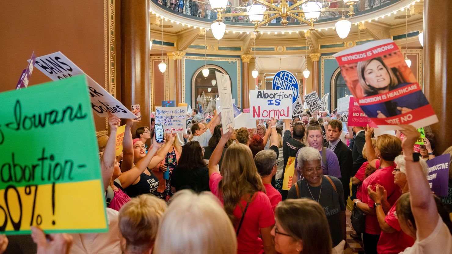 State judge temporarily blocks Iowa’s 6week abortion ban CNN Politics