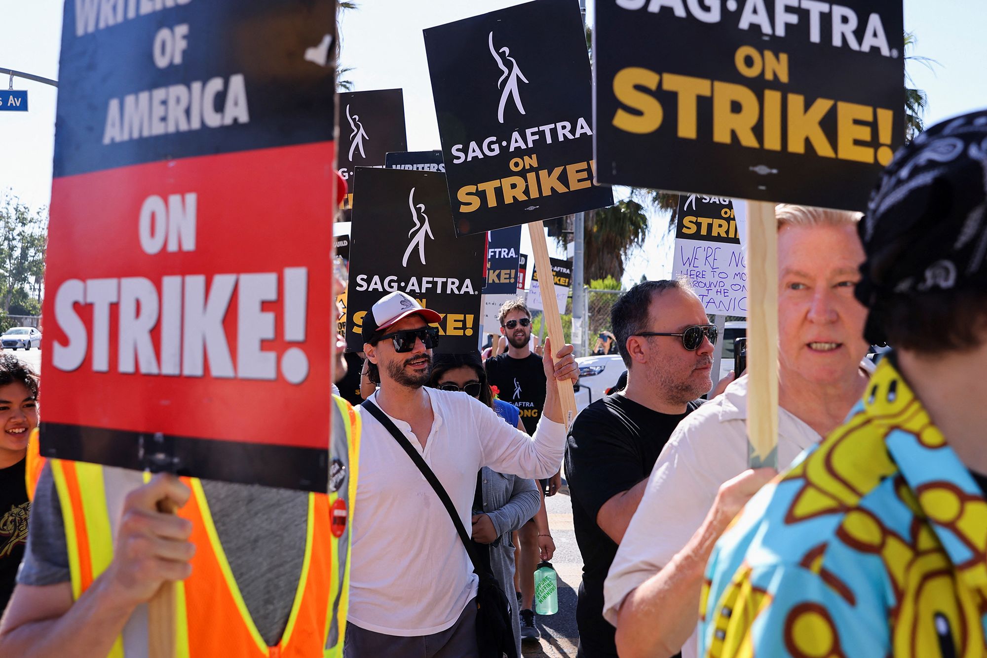 Does the SAG-AFTRA Actors' Strike Mean the End of the Red Carpet? - The New  York Times