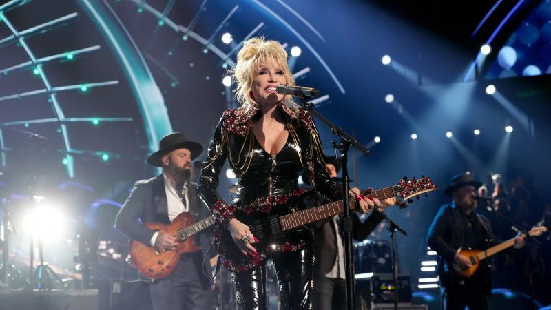 Dolly Parton jokes she’ll ‘hopefully drop dead in the middle of a song ...