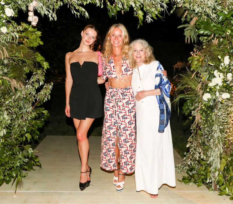 Gwyneth Paltrow Poses With Look-alike Daughter Apple Martin At Goop ...