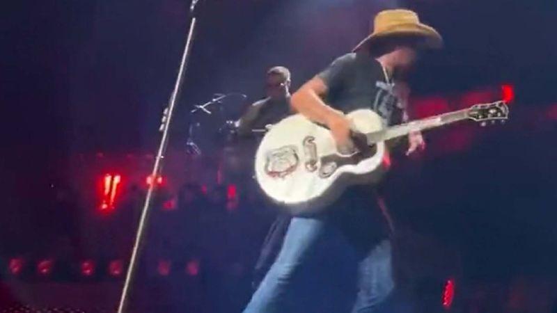 Jason Aldean runs off stage during concert – Video | CNN