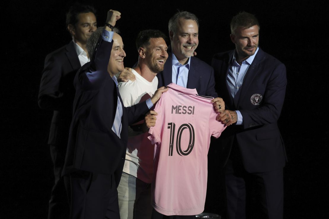 FORT LAUDERDALE, FLORIDA - JULY 16: (L-R) Managing Owner Jorge Mas, Lionel Messi, Co-Owner Jose Mas, and Co-Owner David Beckham pose during "The Unveil" introducing Lionel Messi hosted by Inter Miami CF at DRV PNK Stadium on July 16, 2023 in Fort Lauderdale, Florida. (Photo by Megan Briggs/Getty Images)