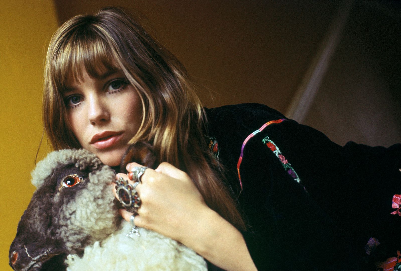 Remembering Jane Birkin: How to pull off the French chic bangs hairstyle