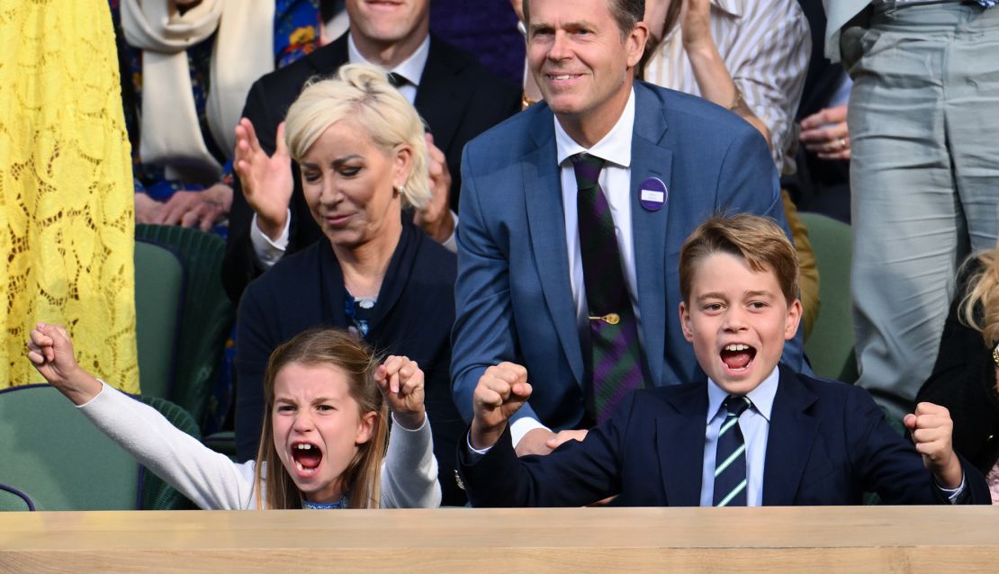 Princess Charlotte and Prince George have a ball at Wimbledon men's final
