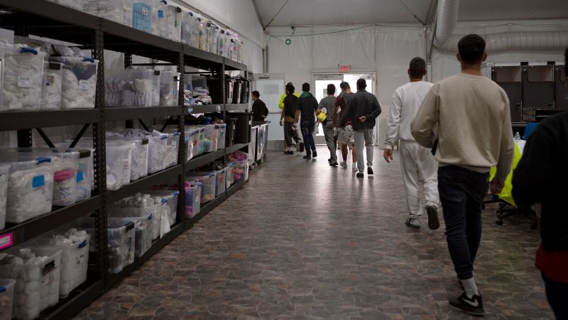 NextImg:Adult migrants are held in border facilities too long amid Biden administration policy changes, sources say | CNN Politics