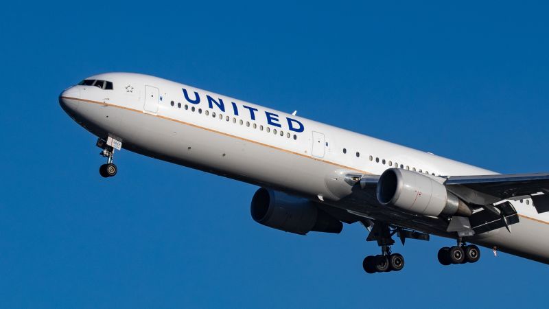 NextImg:Emergency evacuation slide from United flight falls into neighborhood near Chicago O'Hare International Airport | CNN