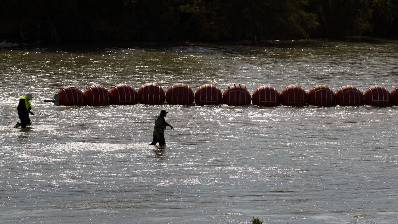 Le ministère de la Justice poursuit pour forcer le Texas à supprimer les barrières flottantes à Rio Grande