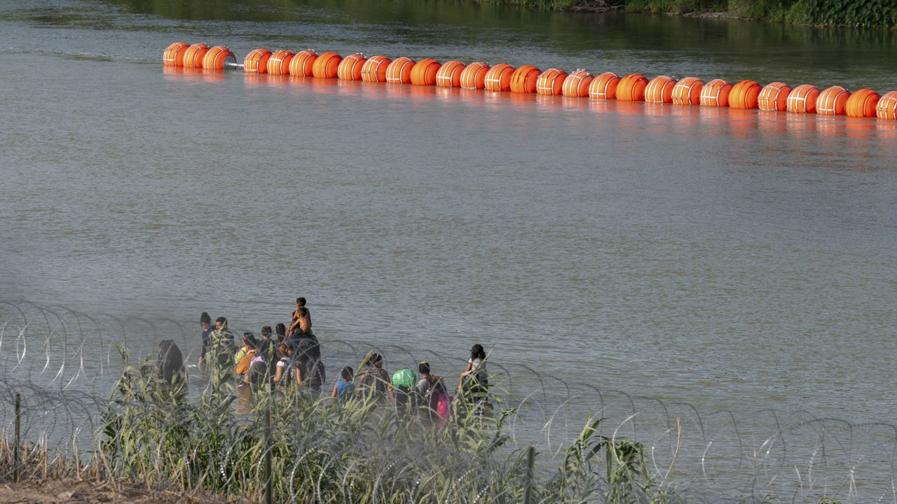 Texas Troopers Told To Push Back Migrants Into Rio Grande River And Ordered Not To Give Water