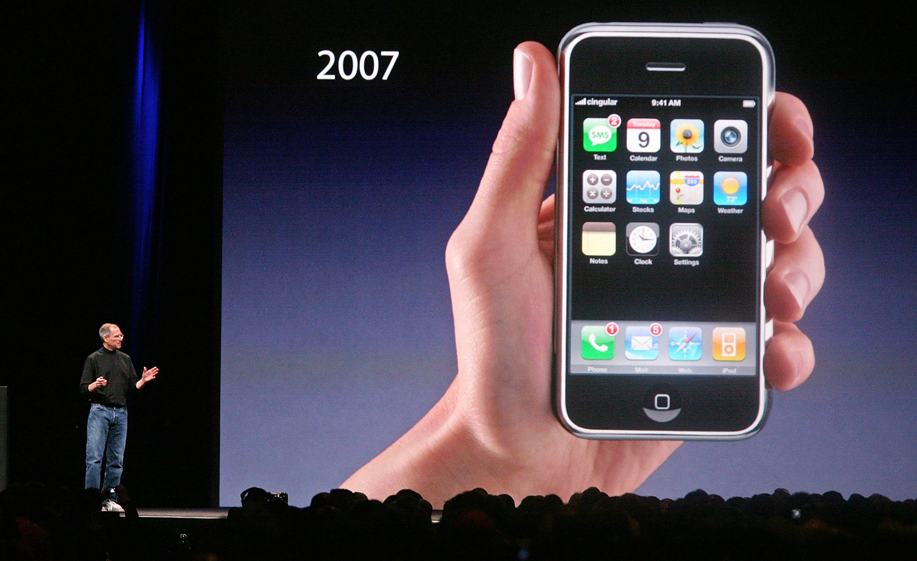 Apple iPhone from 2007 sells for $190,000 | CNN Business