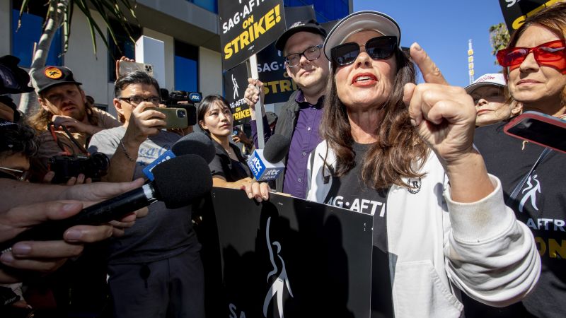 NextImg:Fran Drescher says she thinks streamers withholding viewership metrics may one day be 'against the law' | CNN