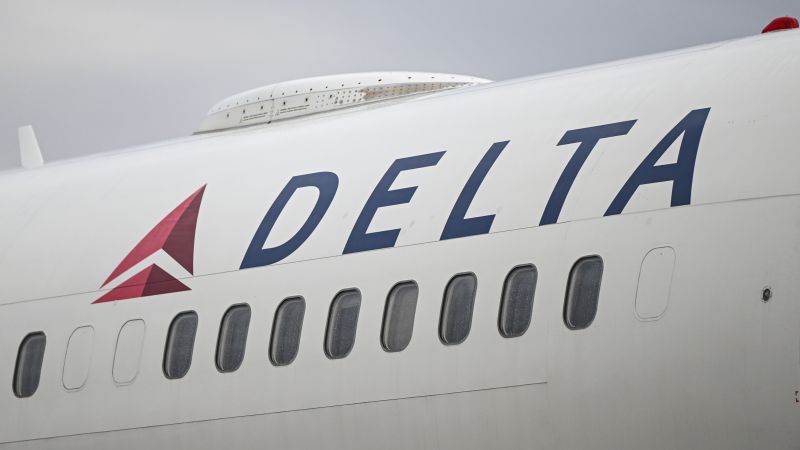 Las Vegas Delta airline passengers stuck in cabin for hours in 100