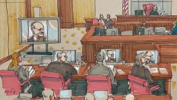 Изображение на д-р Джери Рабиновиц на екраните в съдебната зала, докато неговият зет свидетелства за положителното му влияние върху света. Рабиновиц беше прострелян и убит от Робърт Бауърс. =