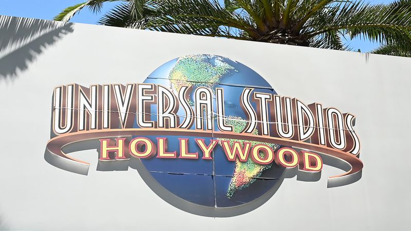 NextImg:Universal under investigation after it trimmed trees that shaded SAG-AFTRA protesters | CNN Business