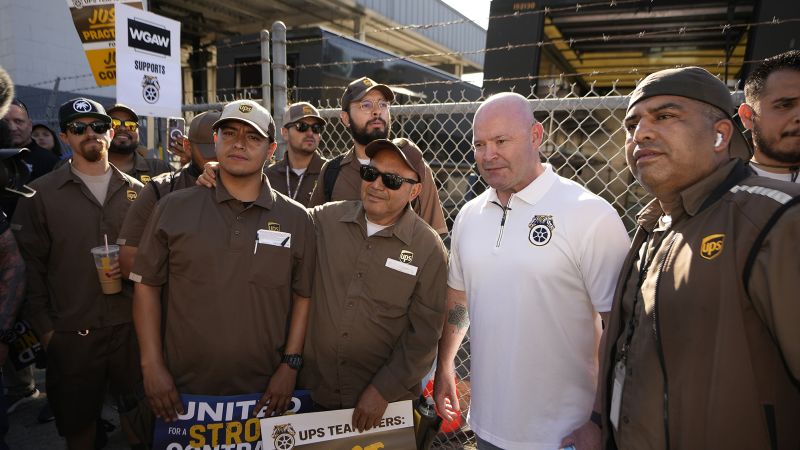 NextImg:UPS and Teamsters to meet next week ahead of looming strike | CNN Business