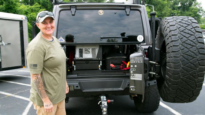 Off-Road Outreach: She’s providing showers, laundry, meals, and more to homeless vets wherever they are | CNN
