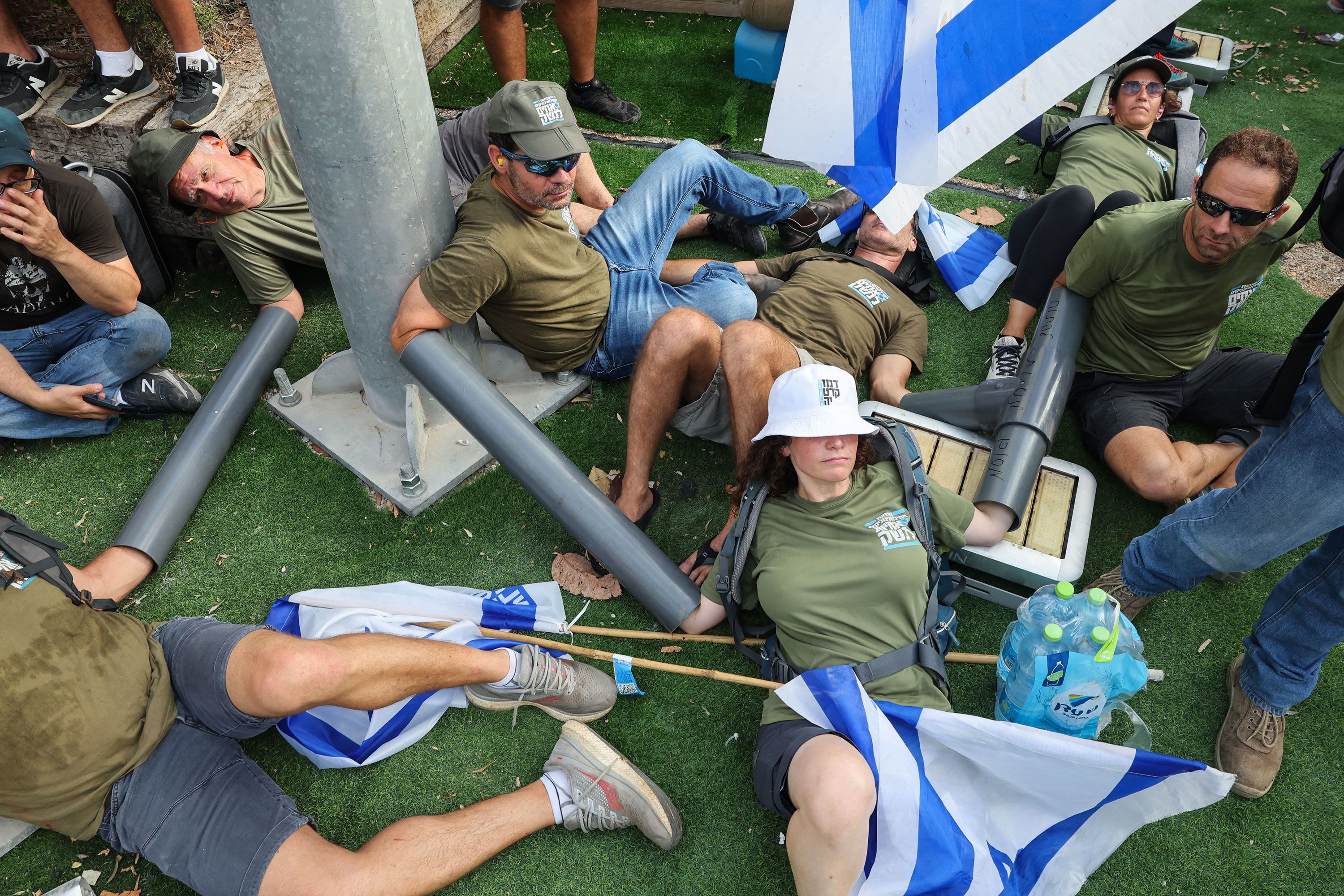 Protesters block Israeli army headquarters.