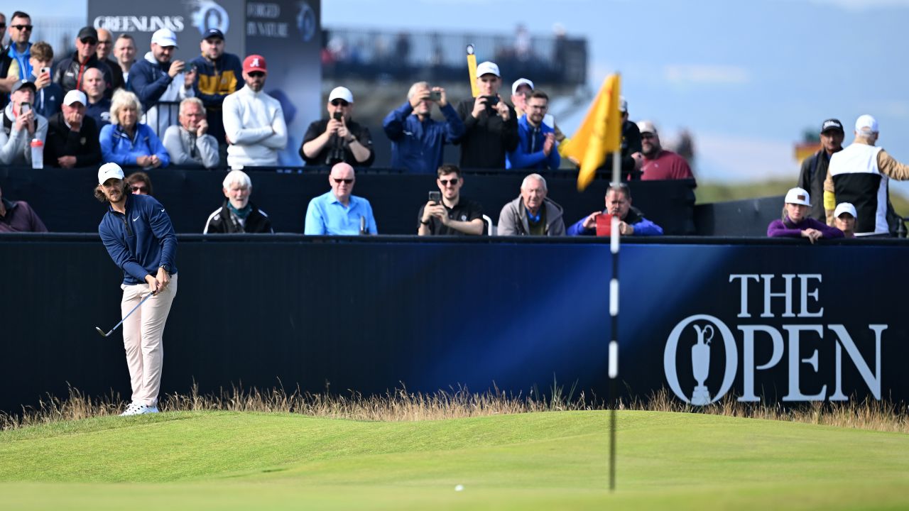 HOYLAKE, ENGLAND - JULY 20: Tommy Fleetwood of England chips onto the 1st during Day One of The 151st Open at Royal Liverpool Golf Club on July 20, 2023 in Hoylake, England. (Photo by Stuart Kerr/R&A/R&A via Getty Images)