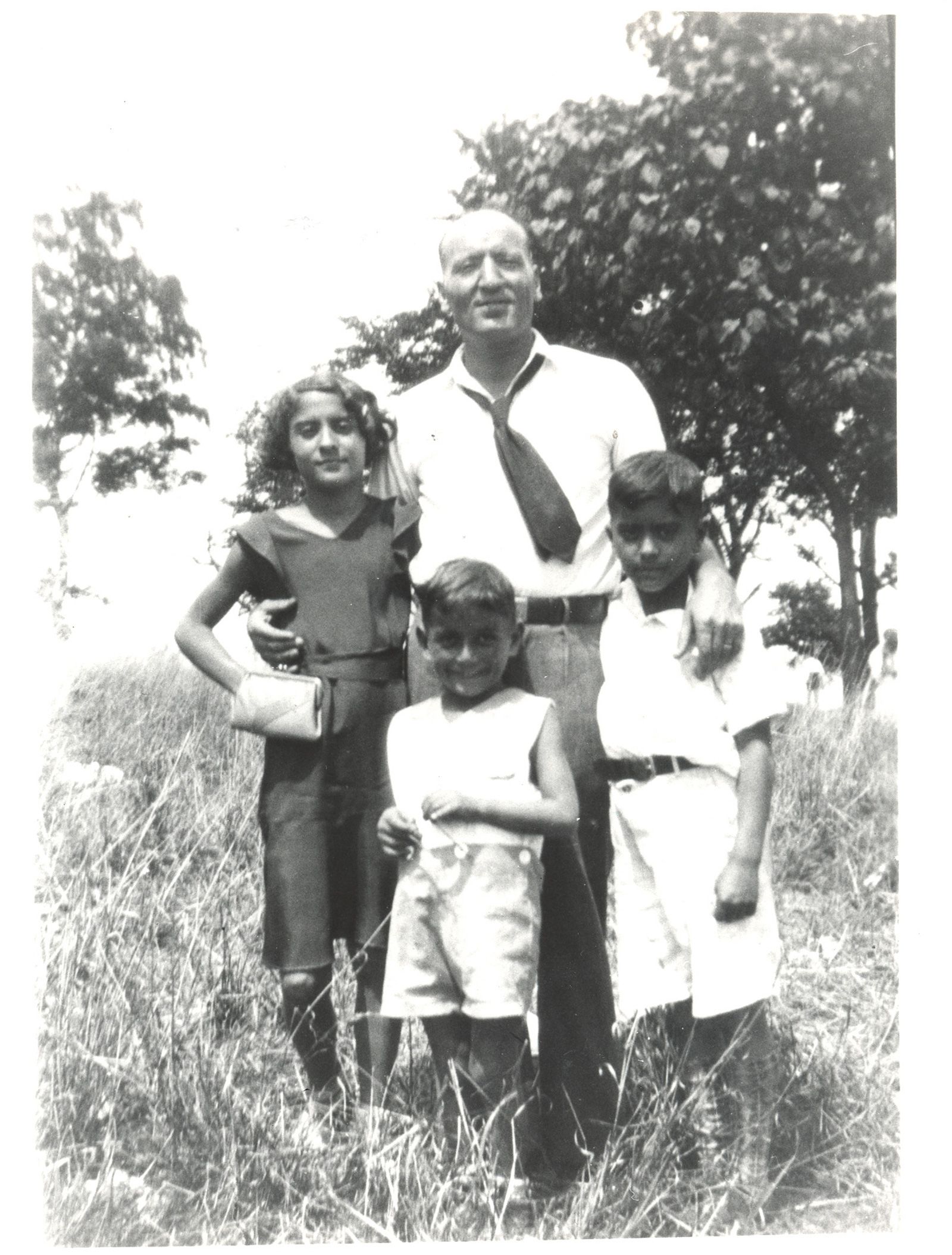 Bennett was born Anthony Dominick Benedetto in 1926. Here, he stands in front of his father, John, and his siblings Mary and John Jr.