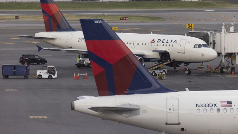 Read more about the article Department of Transportation investigating lengthy Delta Air Lines delay in triple-digit temperatures – CNN