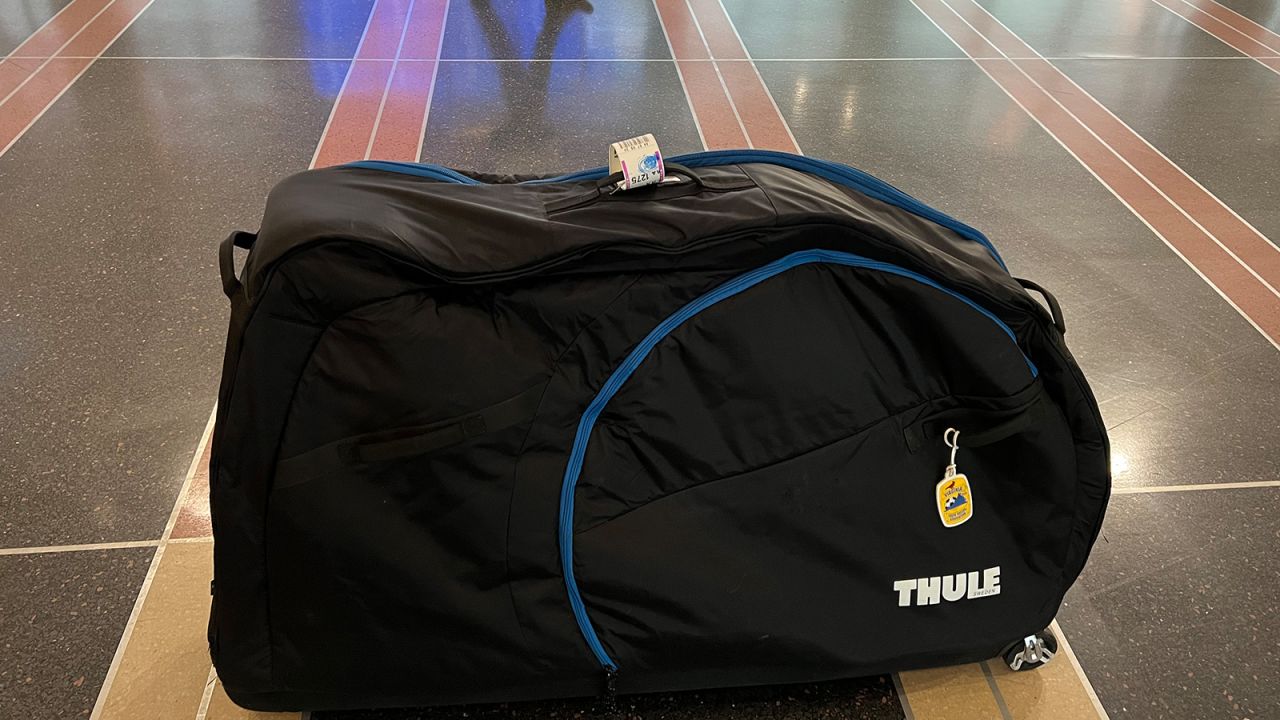 Sherry repeatedly tweeted a photo of his bike and its location to the airline.