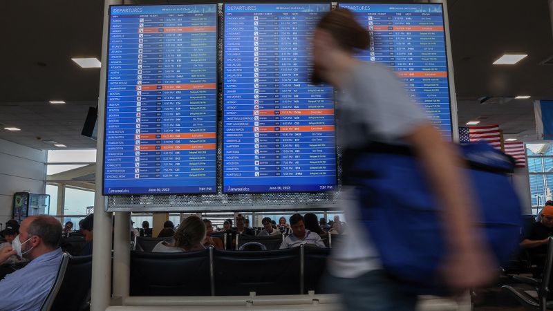 Read more about the article US airline staffing is at its ‘highest level’ in decades. So why the flight delays? – CNN