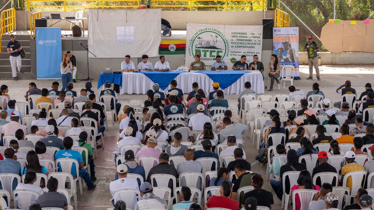 The meeting between Colombia's government and drug farmers in Cajibio.