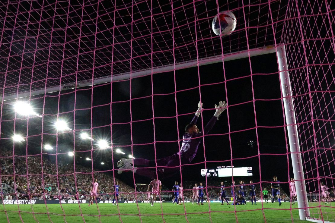 Lionel Messi scores a sensational game-winning goal on a free kick in his  Inter Miami debut – KXAN Austin