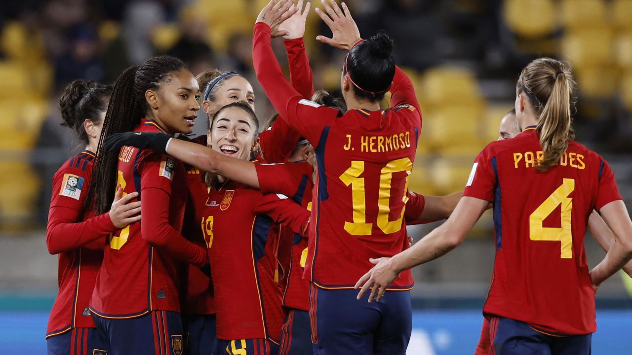 Spain's Esther González celebrates scoring La Roja's third goal with teammates against Costa Rica.