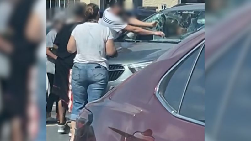 Video: Father desperately attempts to free child from locked car in Texas heat | CNN