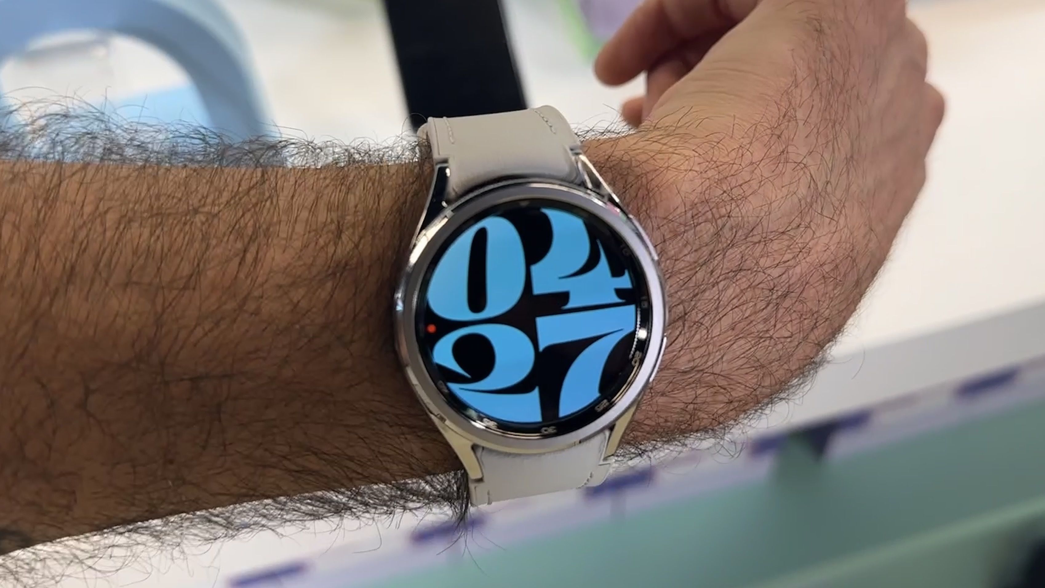Review: Samsung Galaxy Watch 6's Bigger Screen Makes It a Better Watch