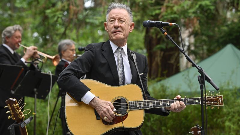Police in Montana are investigating a report of a noose found near Lyle Lovett’s band’s tour bus | CNN