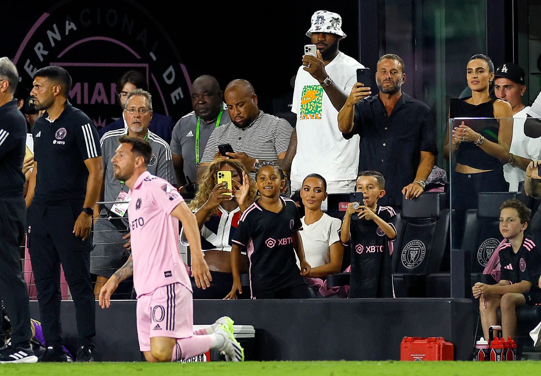 Neymar gifts PSG jersey to Kim Kardashian's son