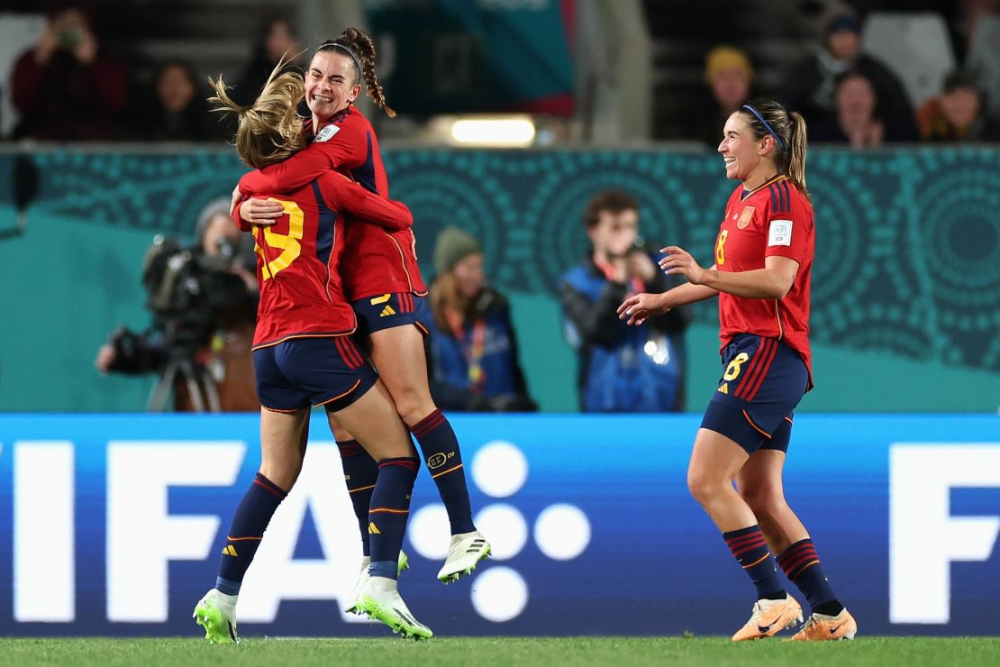 Abelleira celebrates with her teammates after scoring Spain's first goal.