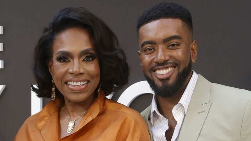 NextImg:Sheryl Lee Ralph 'collapsed' after her son was shot 3 times | CNN