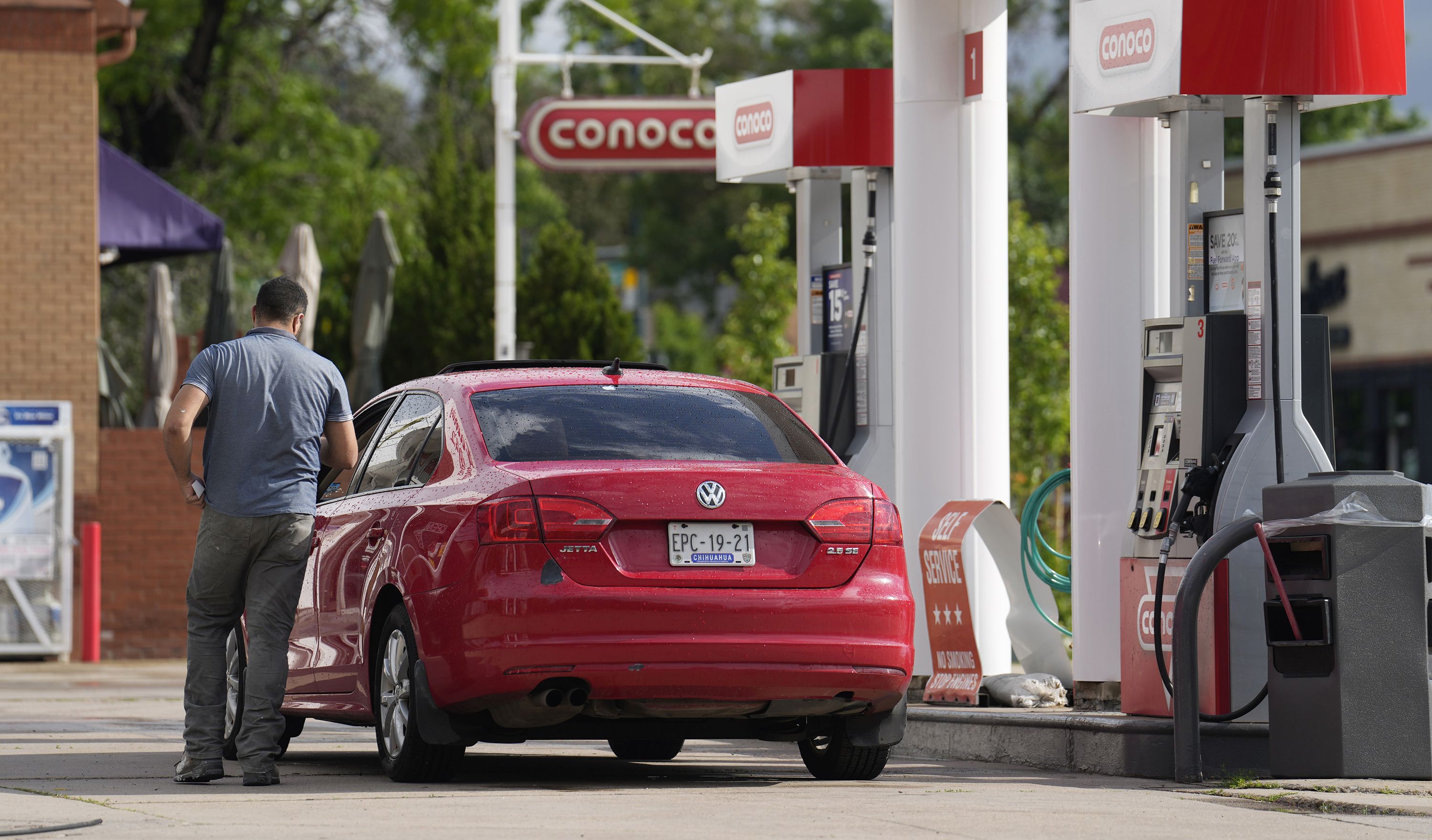 Big drop in gas prices continues in New Jersey, but for how long?