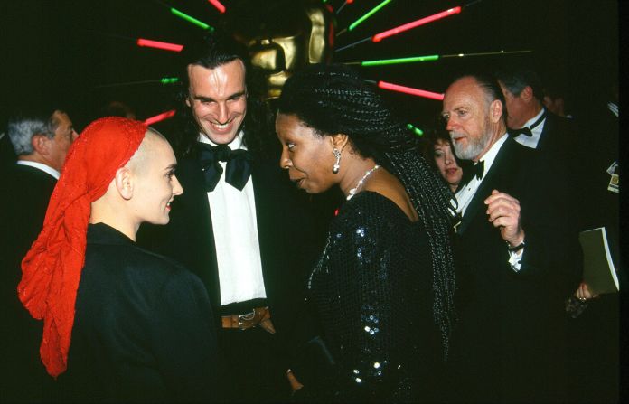 O'Connor speaks with actors Daniel Day-Lewis and Whoopi Goldberg at the Academy Awards Governors Ball in 1991.