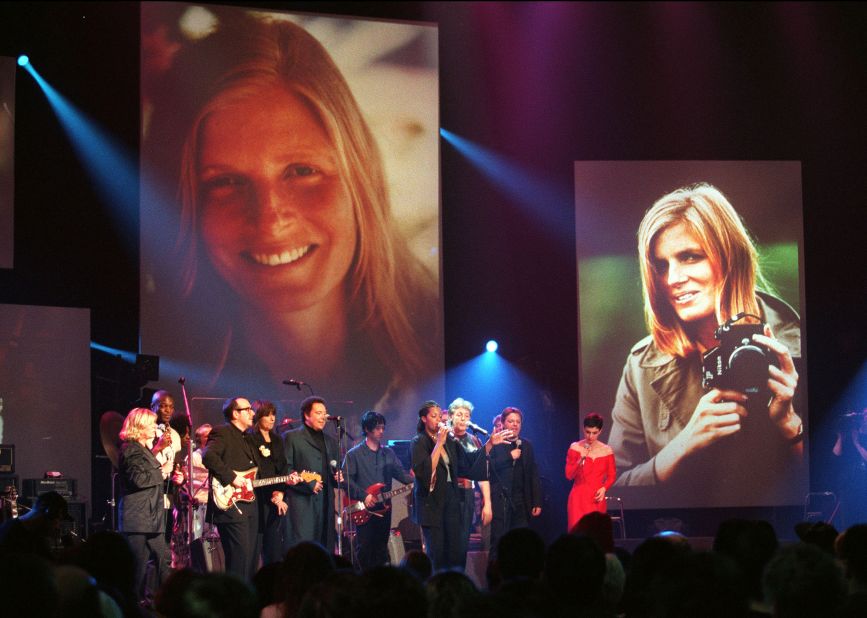 O'Connor, far right, joins other artists on stage at a London concert paying tribute to Paul McCartney's late wife, Linda, in April 1999.