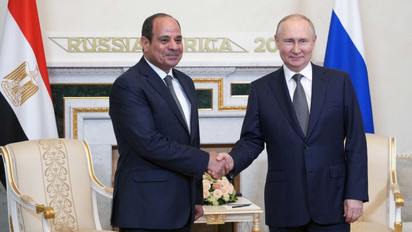 Russian President Vladimir Putin shakes hands with Egyptian President Abdel Fattah al-Sisi before a meeting on the sidelines of Russia-Africa summit in Saint Petersburg, Russia, July 26, 2023. Sputnik/Alexei Danichev/Pool via REUTERS ATTENTION EDITORS - THIS IMAGE WAS PROVIDED BY A THIRD PARTY.