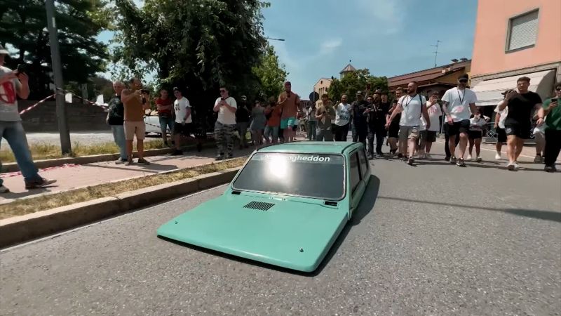 FOTOS: Carrera clandestina de autos deja a un herido en estado crítico