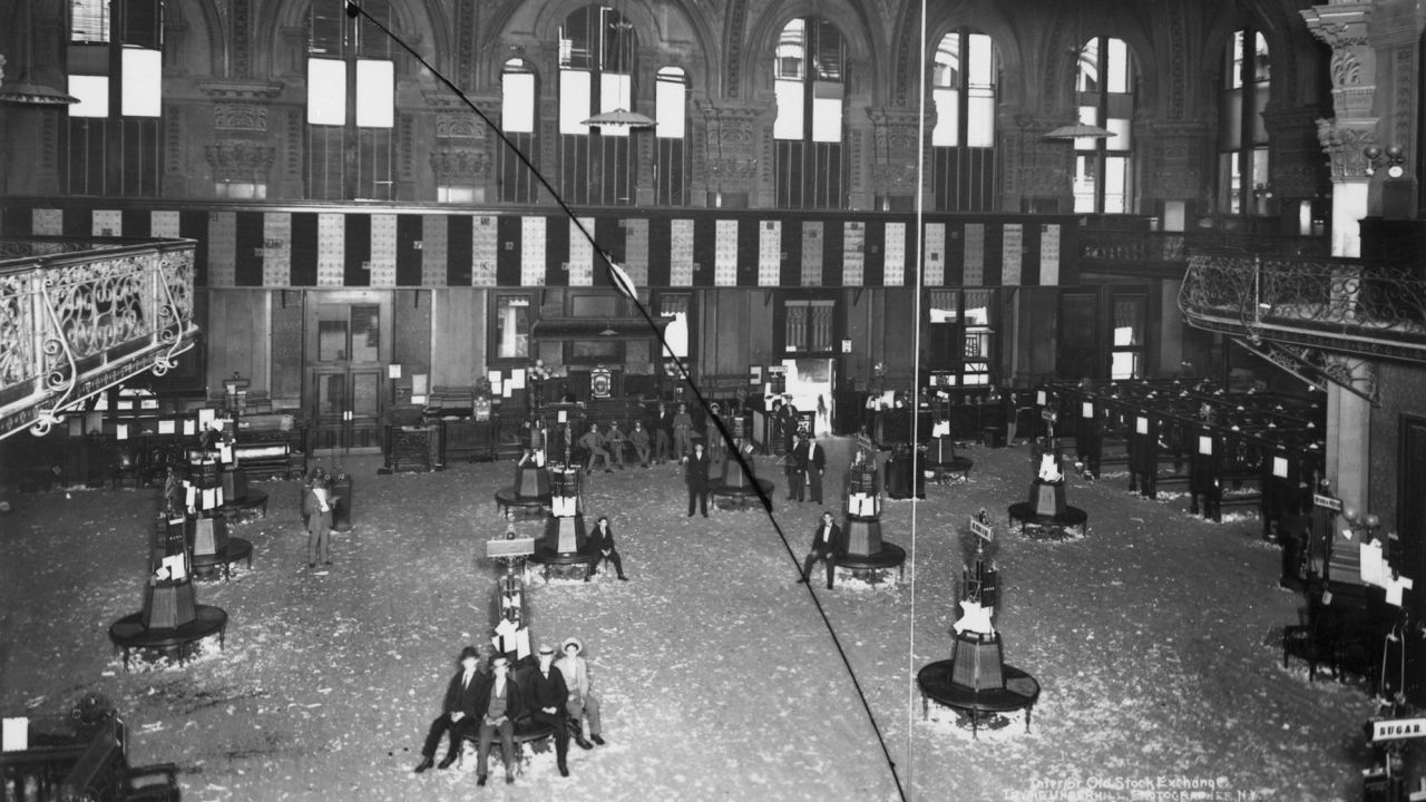 The interior of the New York Stock Exchange's old building in 1895.