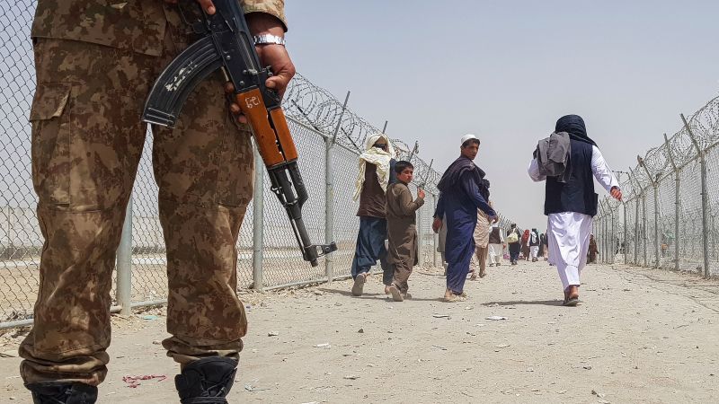 Афганистанци, очакващи презаселване от САЩ, казват, че са депортирани от Пакистан обратно при талибаните