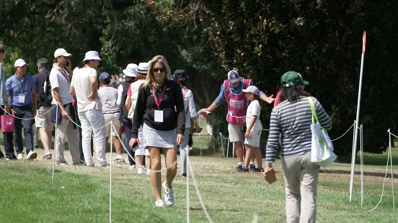 Angel Yin Young fan picks up ball while its still in play at Evian Championship