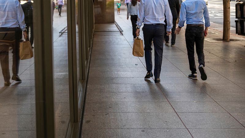 NextImg:Wage growth cools in a positive sign for the Fed | CNN Business