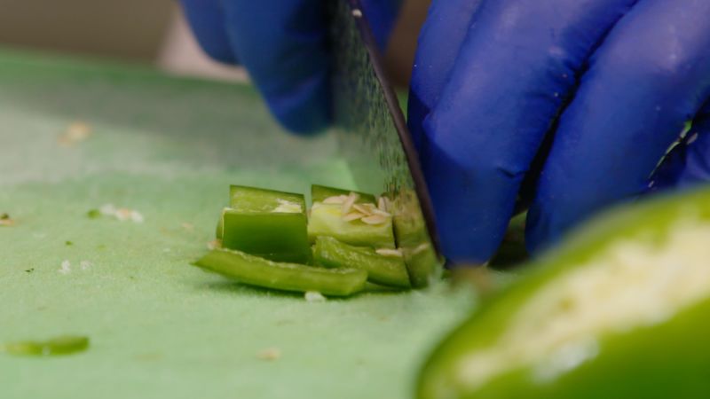 Video: How to cut a jalapeño while avoiding finger cuts and burning skin | CNN