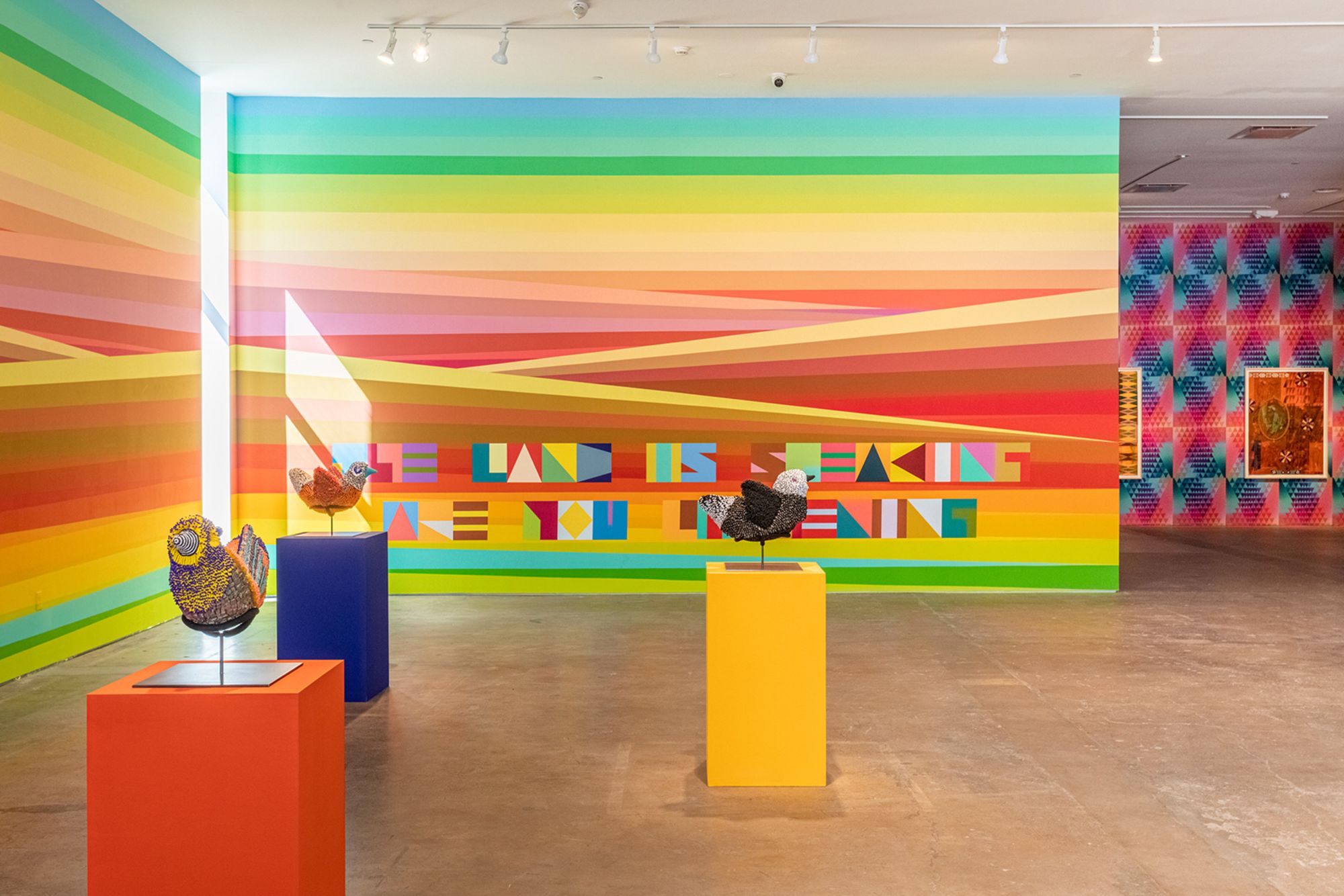 Jeffrey Gibson,
The Body Electric
, 2022. Installation view at
SITE Sante Fe. Photo by