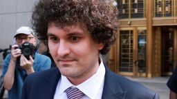 Обвиняемият основател на FTX Сам Банкман-Фрид напуска съда на Съединените щати в Ню Йорк, САЩ, 26 юли 2023 г. REUTERS/Amr Alfiky