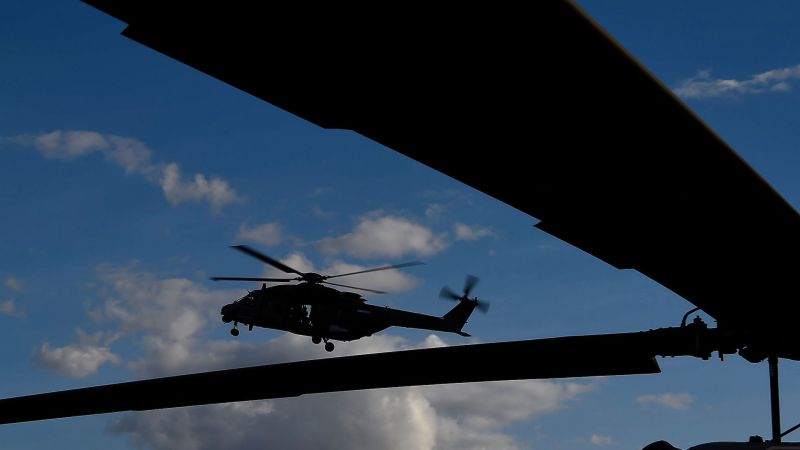 Четирима австралийски военнослужещи са изчезнали след катастрофа с хеликоптер по време на военни игри